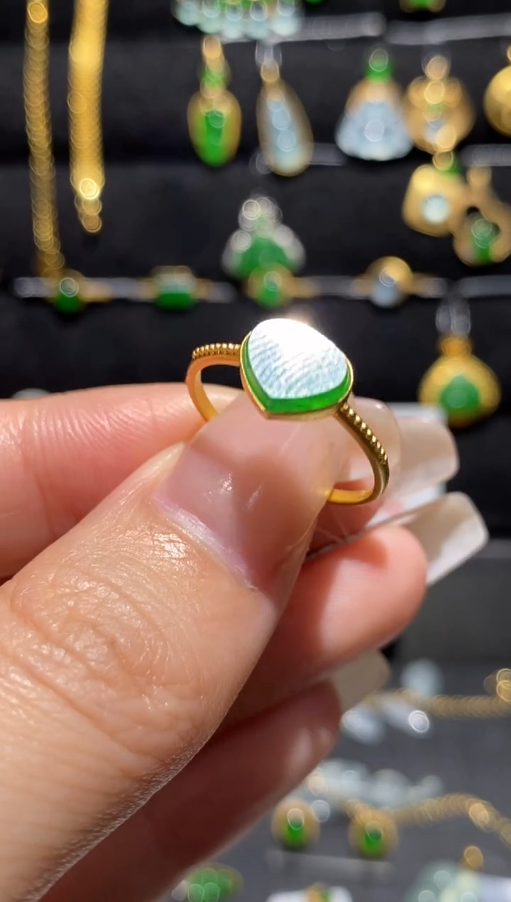 【闪购商品】翡翠戒指18K金镶嵌戒指