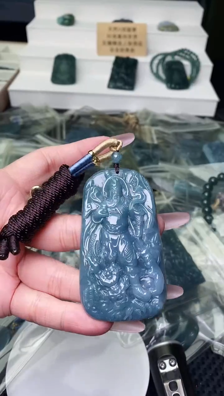 颈饰未镶嵌翡翠 