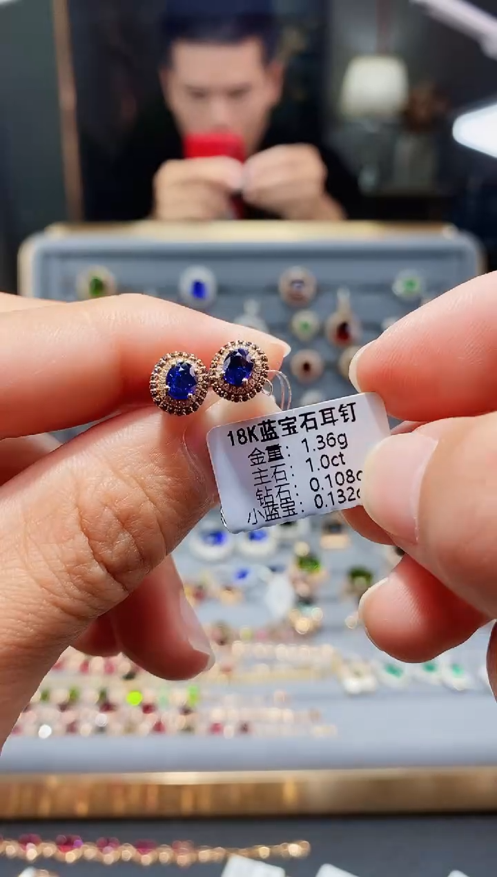 【闪购商品】蓝宝石耳饰18K金镶嵌1.0..