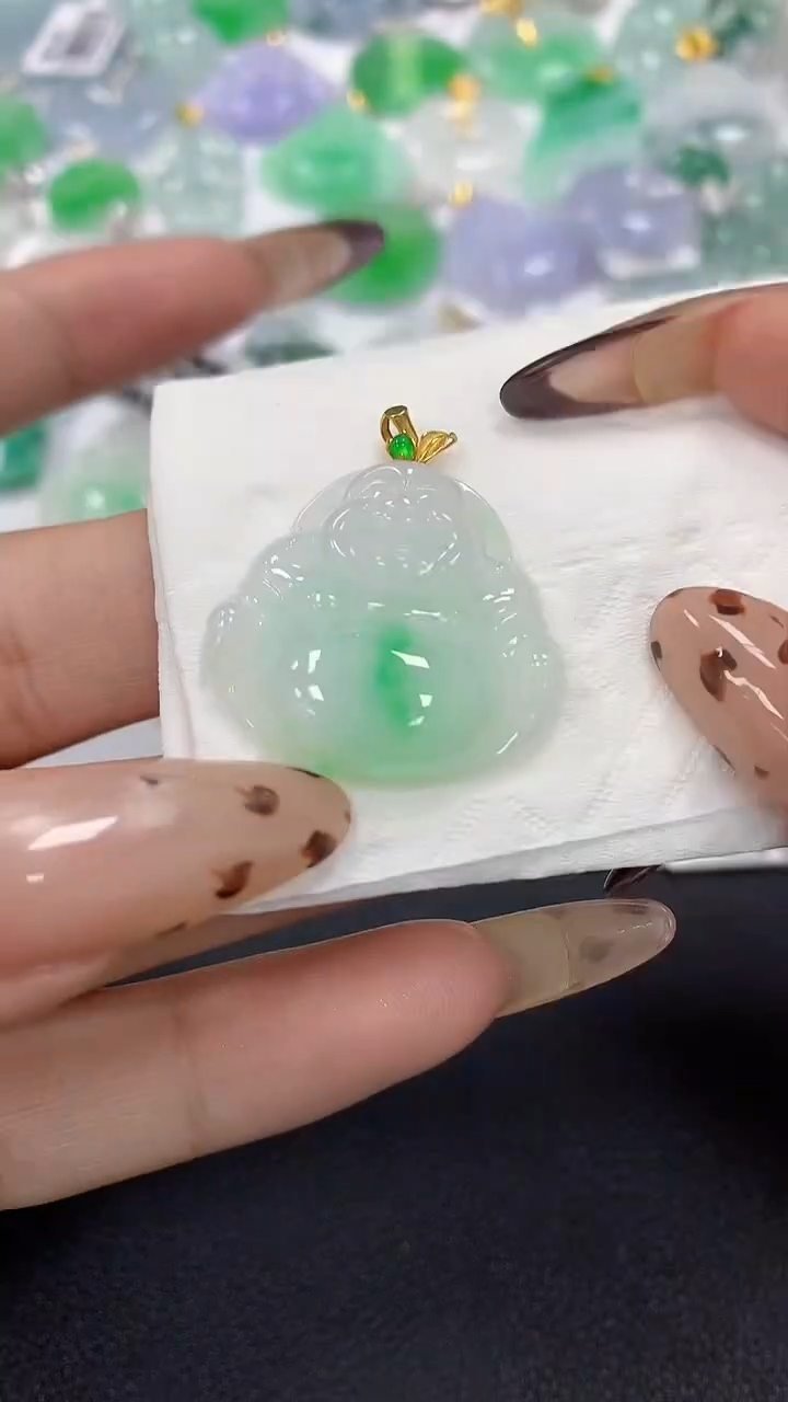 颈饰18K金镶嵌翡翠a货假一赔三支持复检百元上9元证书费自理