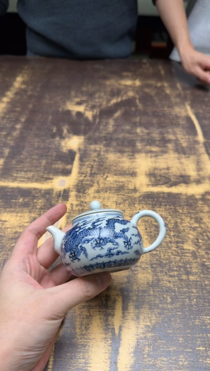 戏墨柴窑 龙纹容天壶