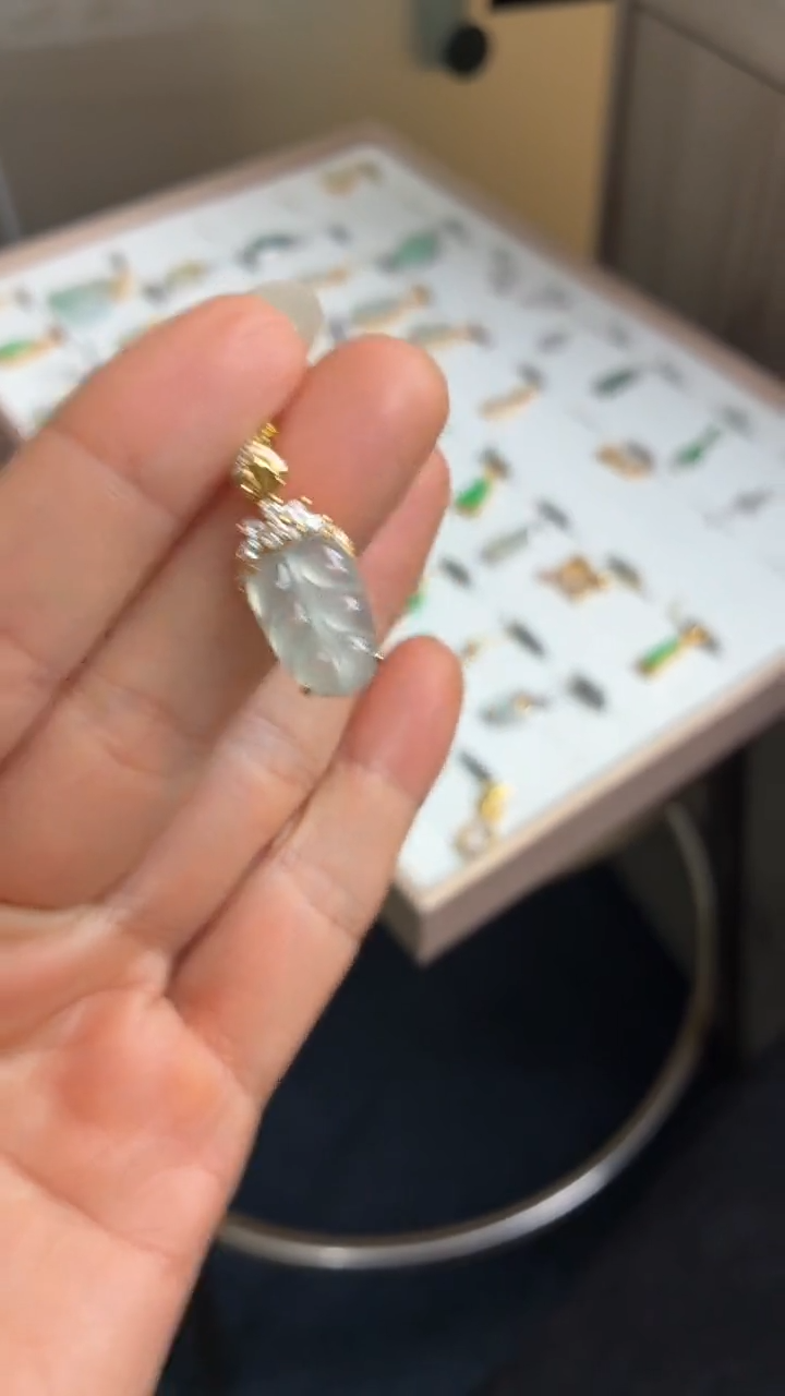 颈饰18K金镶嵌翡翠天然翡翠A货