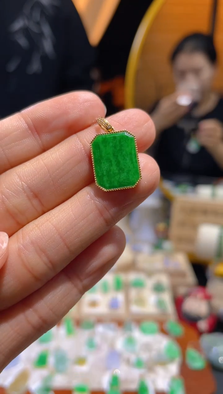 【闪购商品】翡翠颈饰18K金镶嵌假一赔三