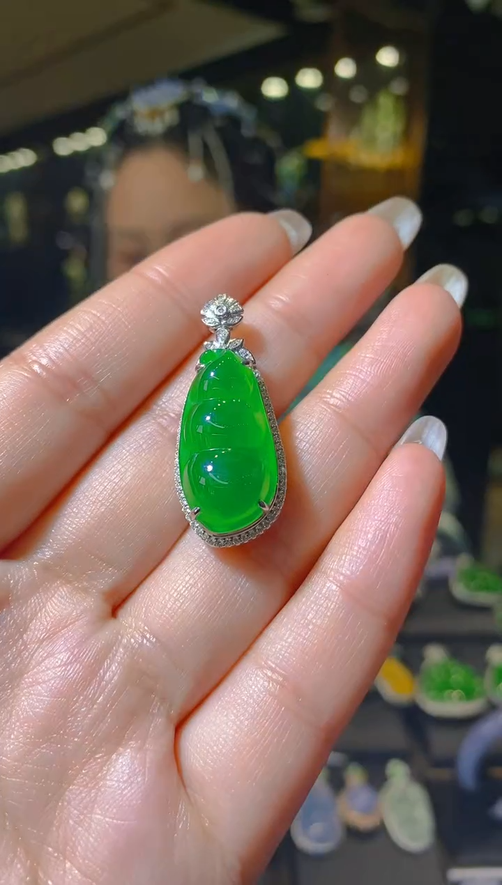 【闪购商品】翡翠吊坠(赠链)18K金镶嵌045（