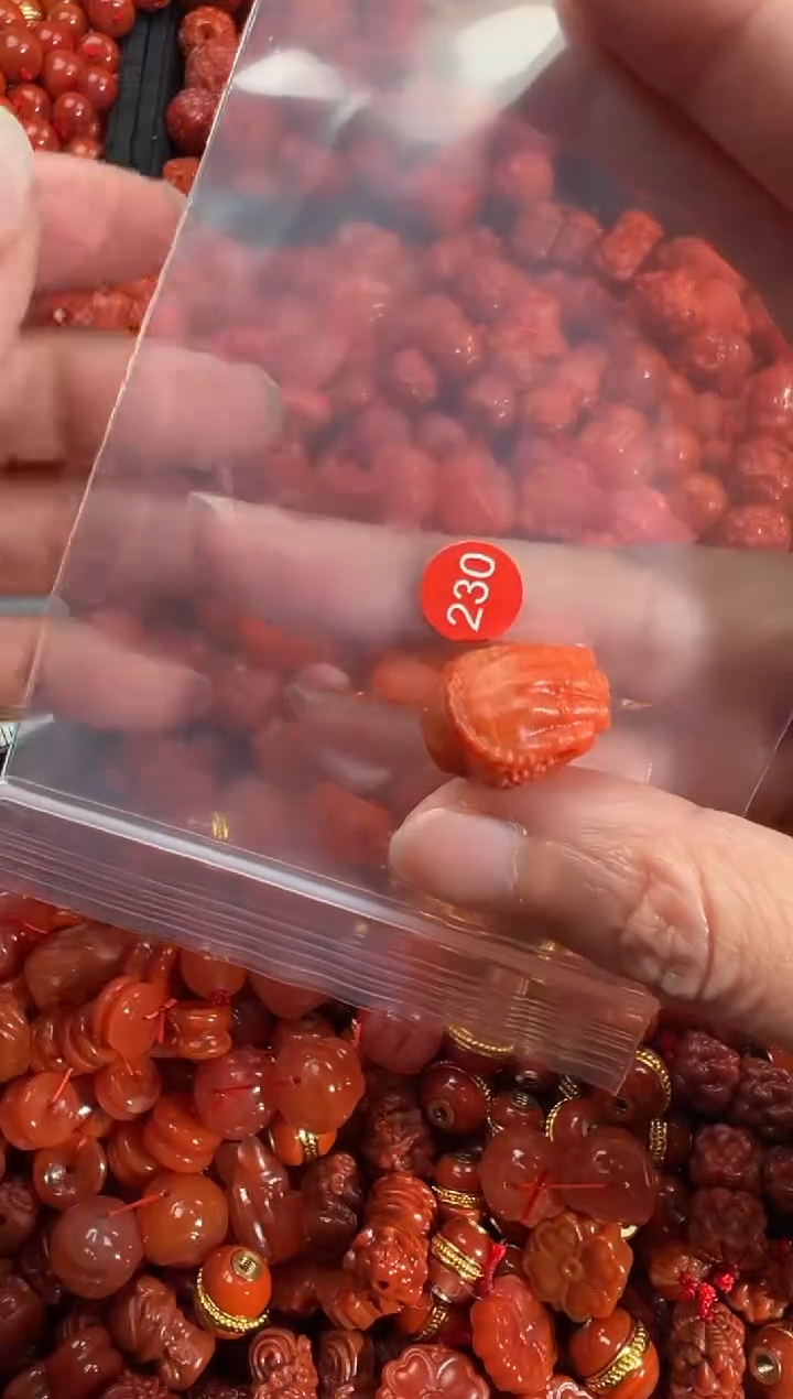 南红玛瑙合金颈饰1