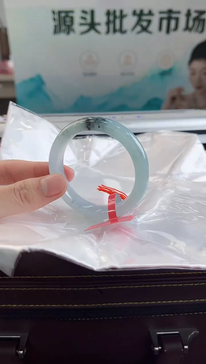 【闪购商品】翡翠手镯未镶嵌手镯