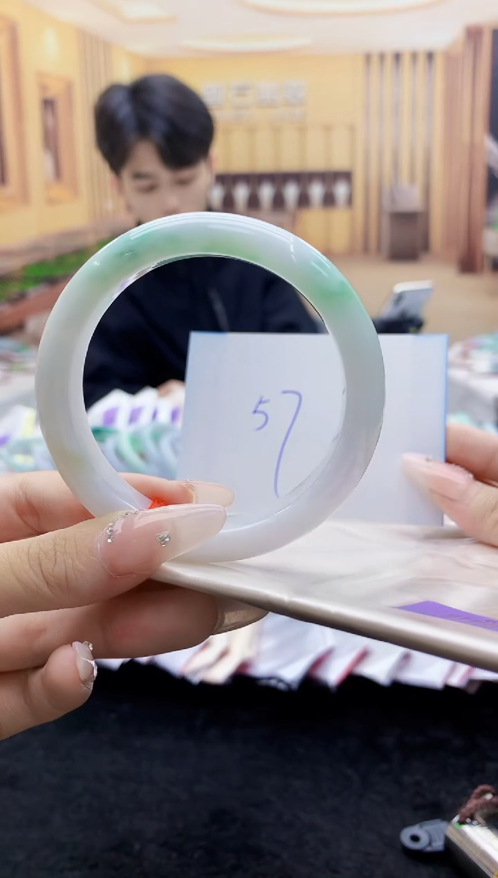 【闪购商品】翡翠手镯未镶嵌    H68-209