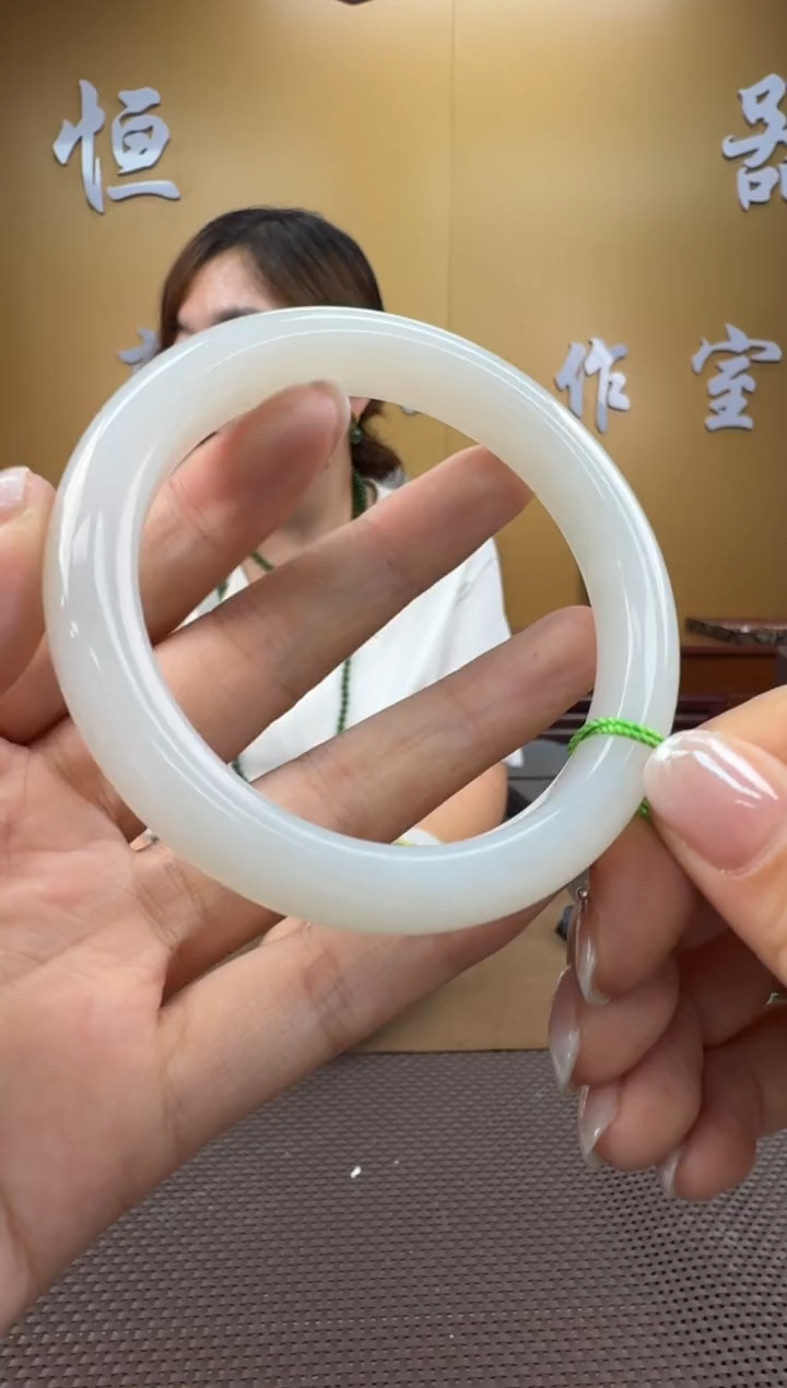 颈饰未镶嵌和田玉手镯60