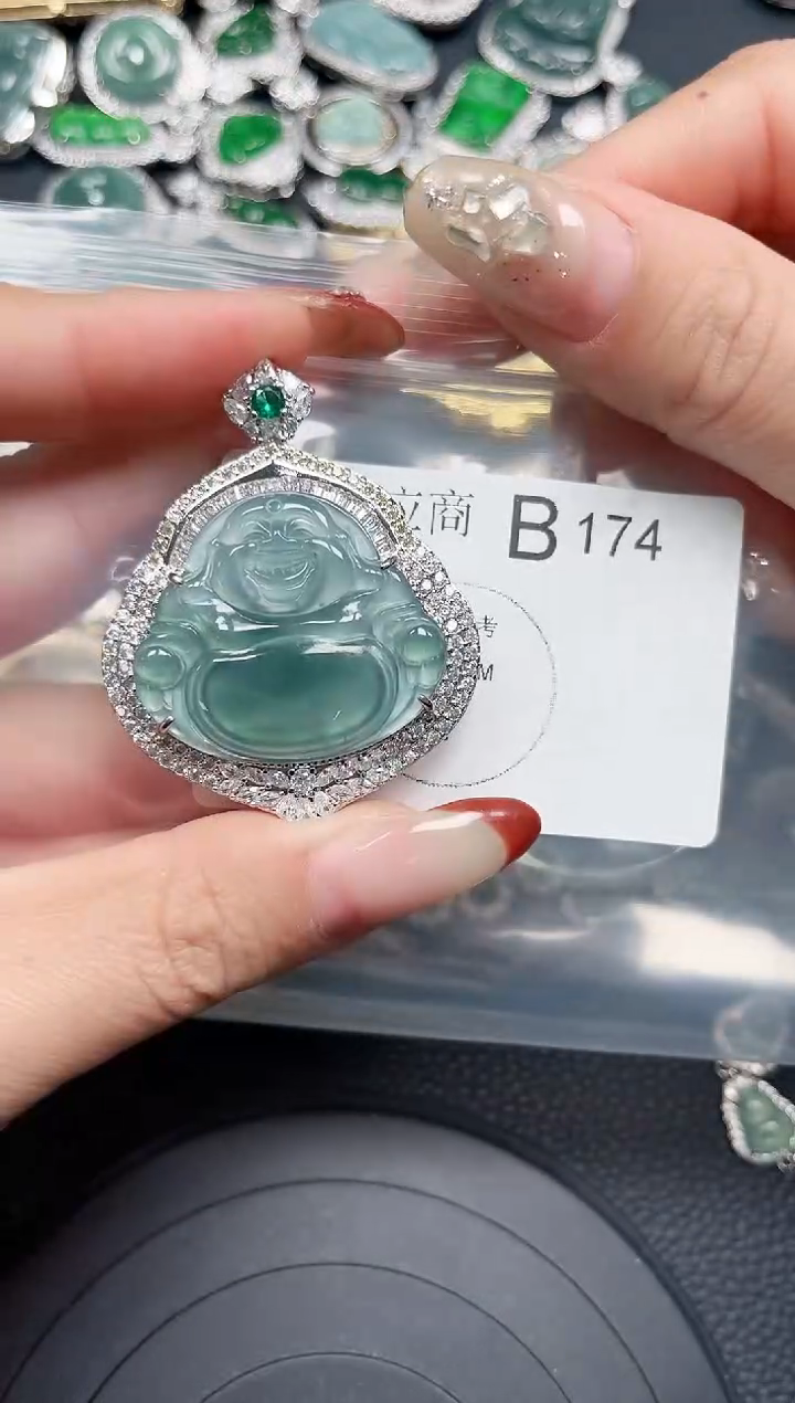 【闪购商品】翡翠颈饰未镶嵌 赠皮绳174