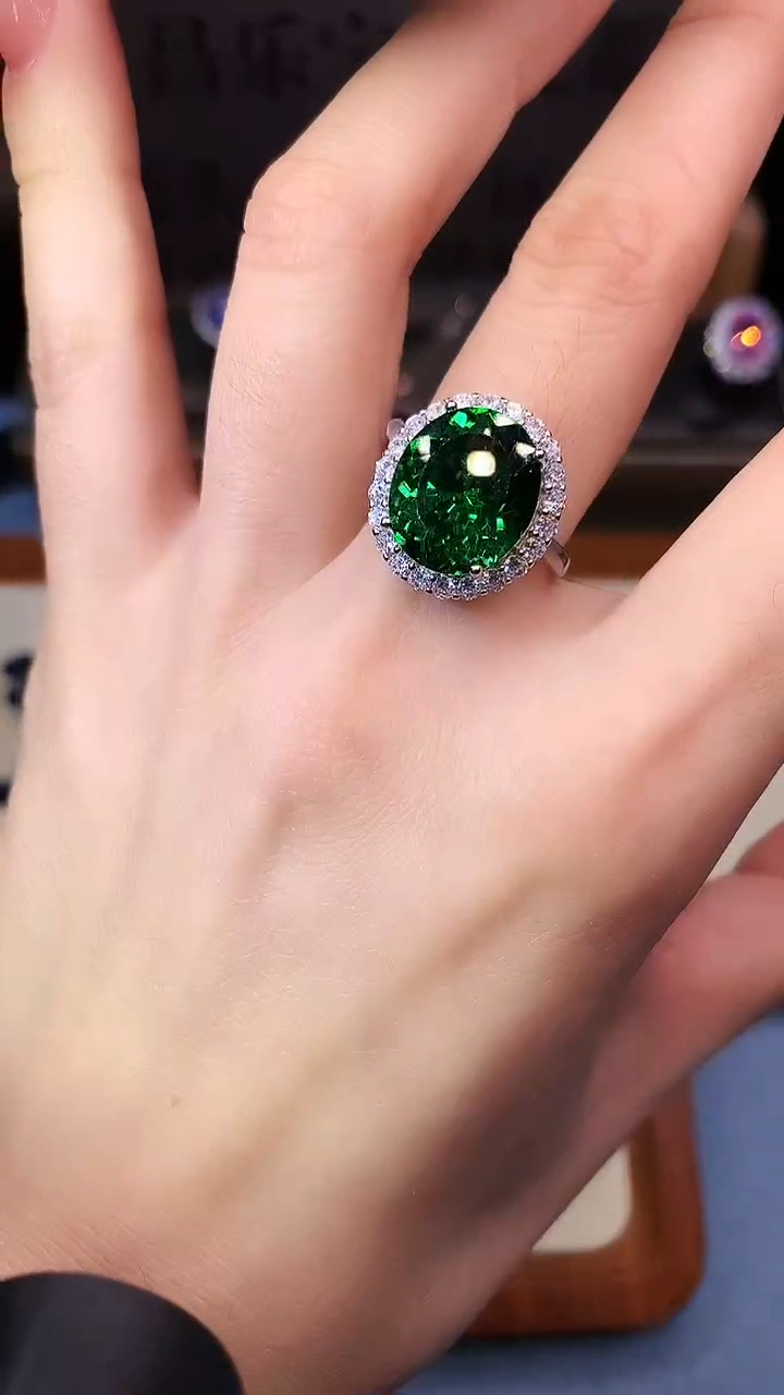无925银大克拉重工精切高品质绿宝戒指