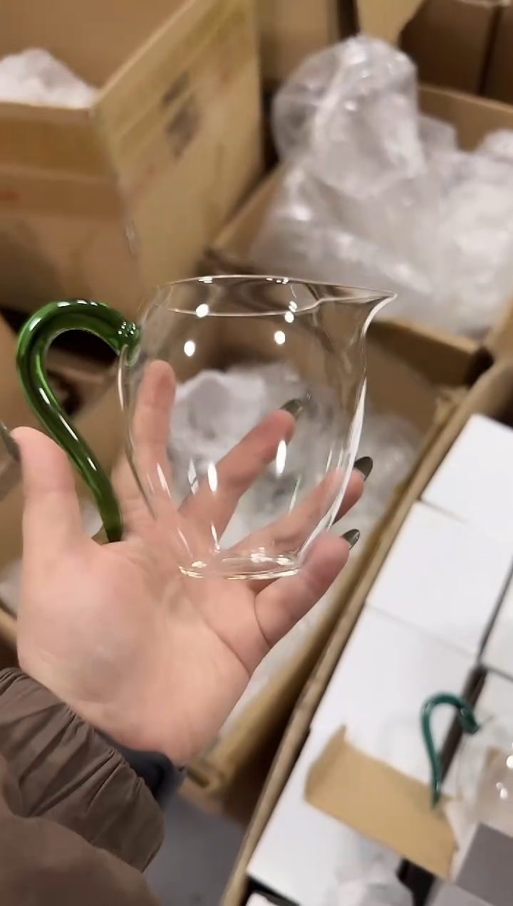 湖绿怡然公道杯 