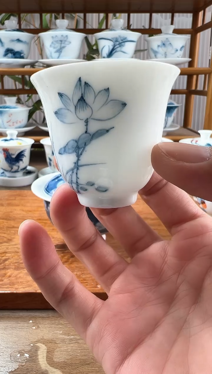 仅***。微瑕素莲品香杯1个