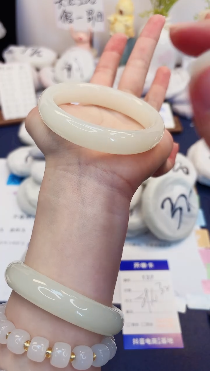 【闪购商品】石英质玉手镯未镶嵌137-玉兰白-圈口59