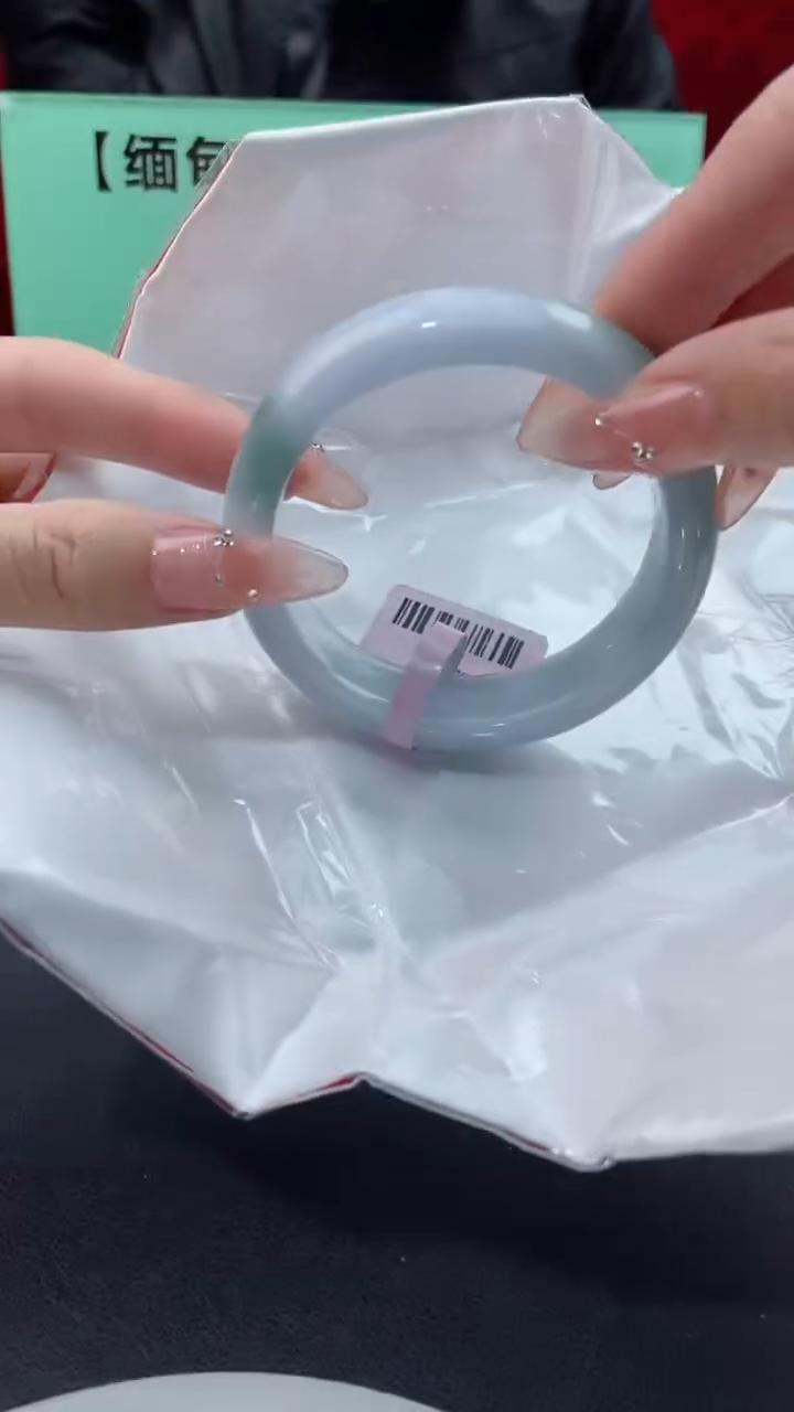 【闪购商品】翡翠手镯未镶嵌5翡翠手镯（微瑕）