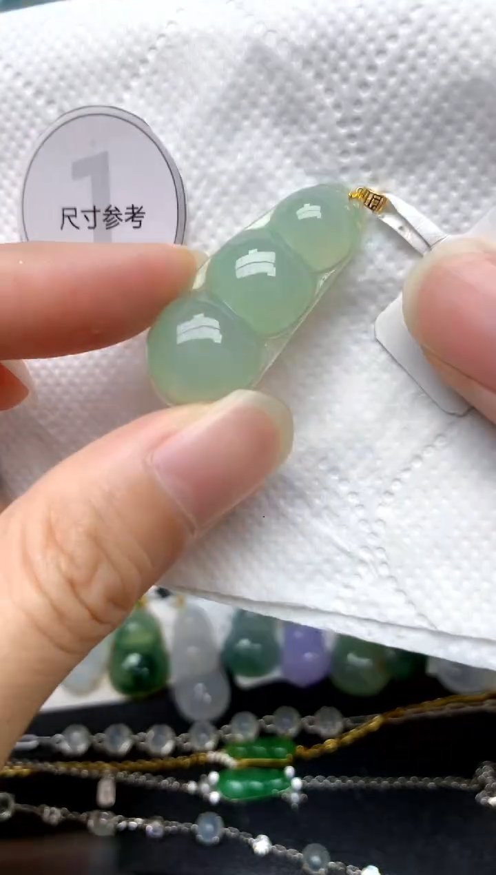 颈饰18K金镶嵌翡翠天然A货翡翠