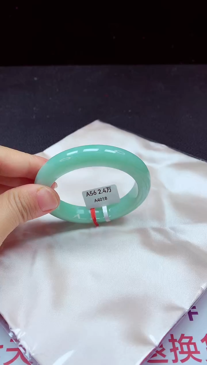 【闪购商品】翡翠手镯未镶嵌镯子56+