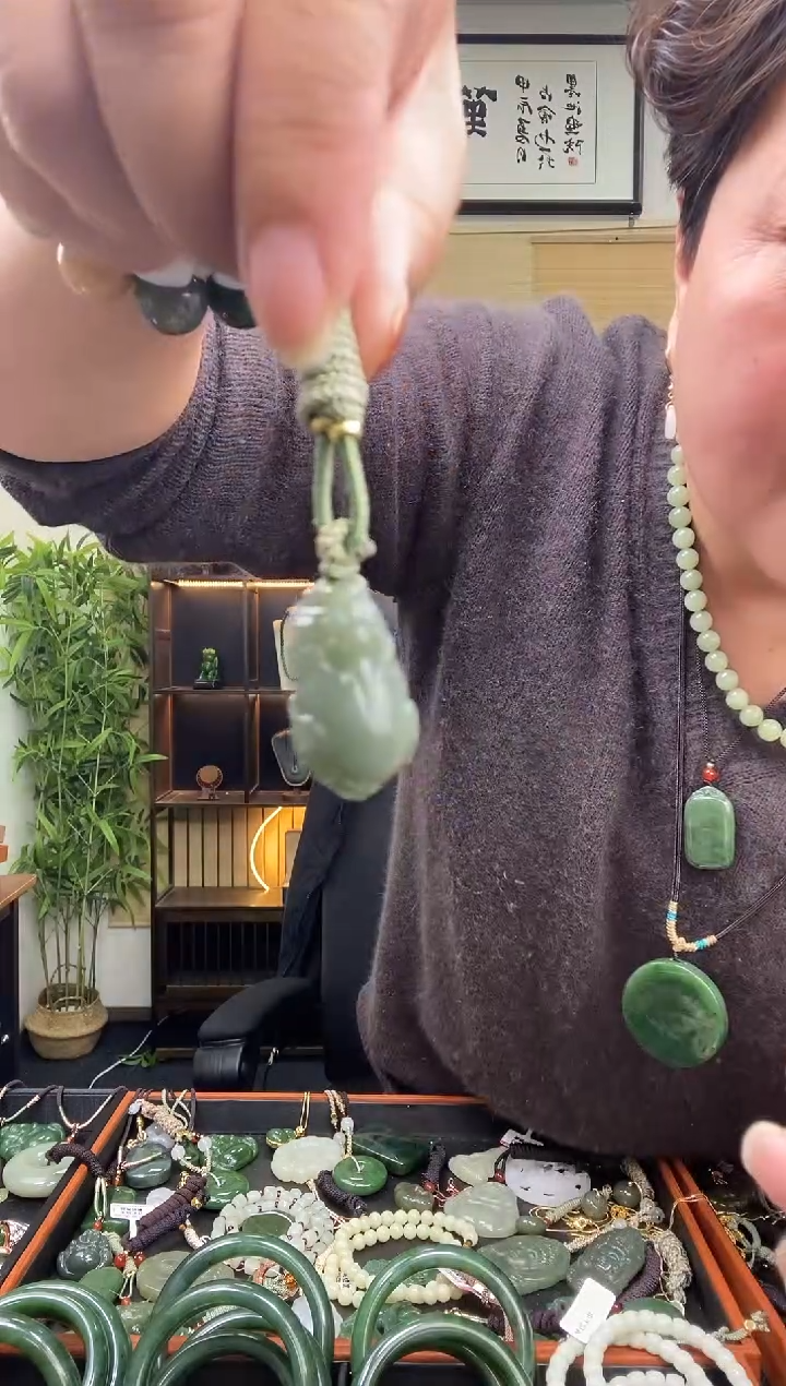 颈饰未镶嵌和田玉多样性发一   1114