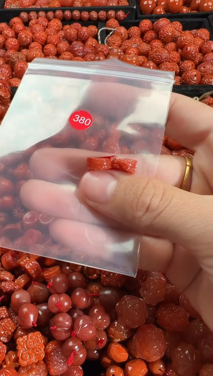 颈饰未镶嵌南红玛瑙1