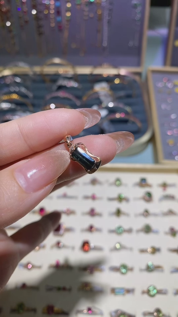 【闪购商品】碧玺颈饰18K金镶嵌吊坠