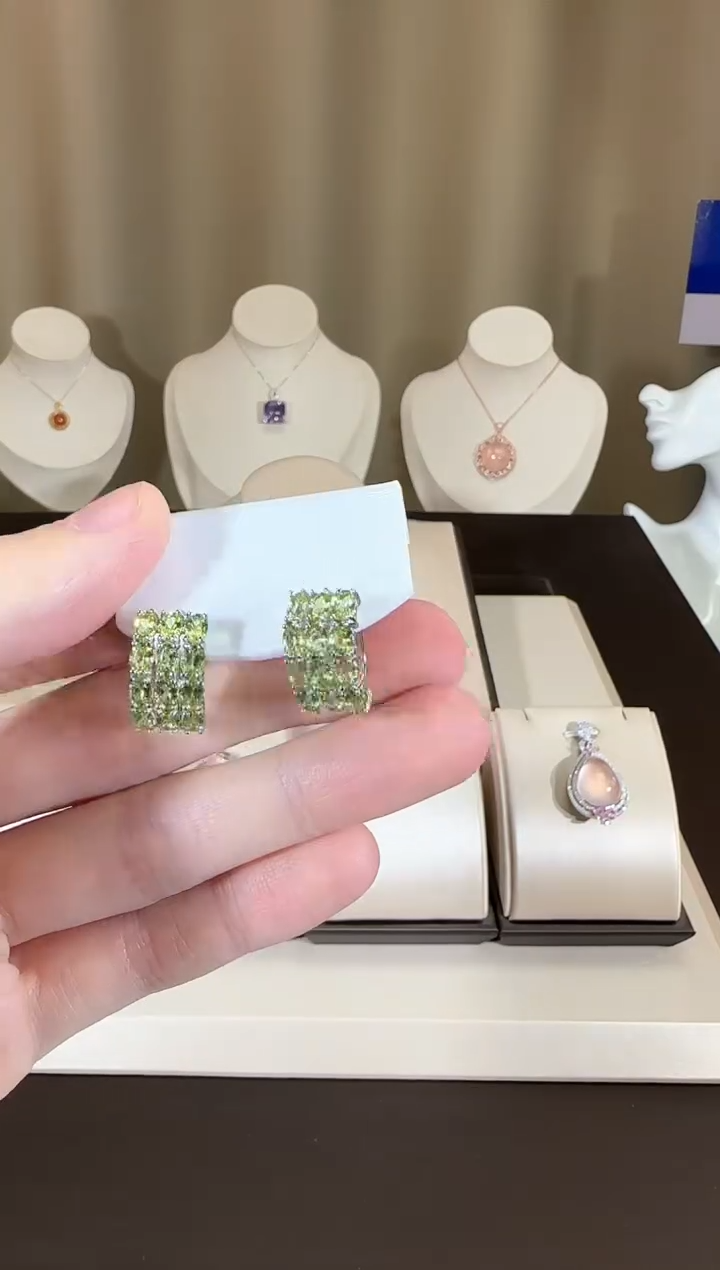 【闪购商品】橄榄石耳饰银S925镶嵌耳扣