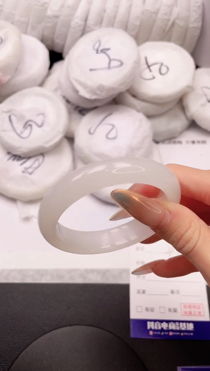 【闪购商品】石英质玉手镯未镶嵌26K275-52