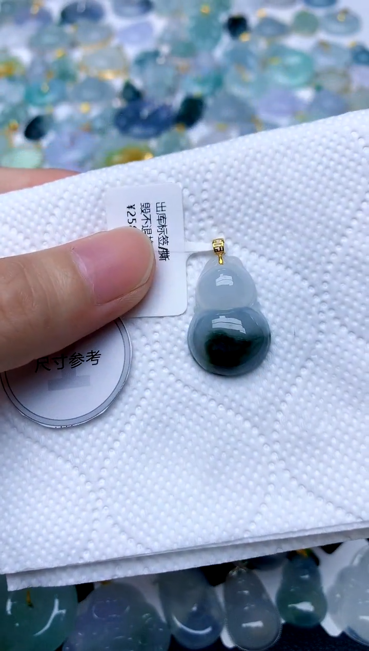 颈饰18K金镶嵌翡翠天然A货翡翠