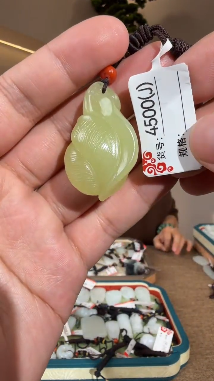颈饰未镶嵌和田玉J