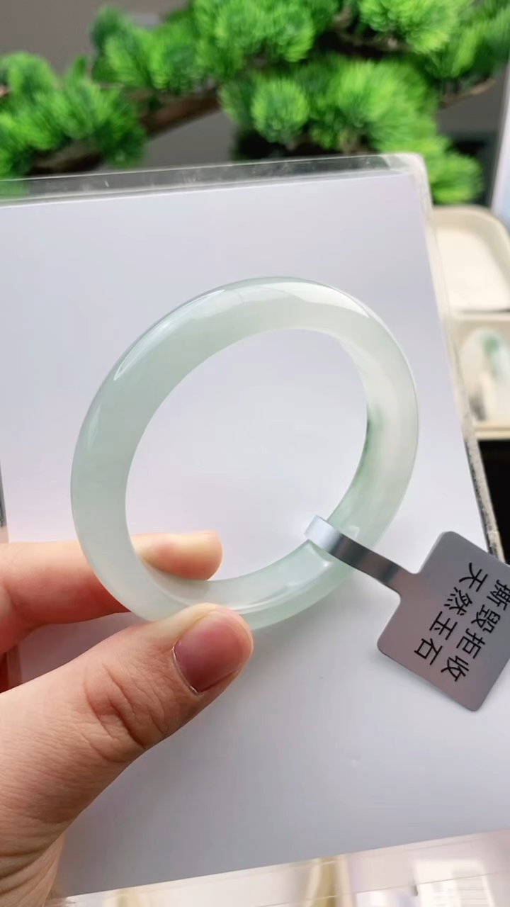 【闪购商品】石英质玉手镯未镶嵌56