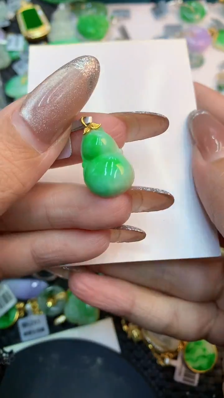 颈饰18K金镶嵌翡翠1