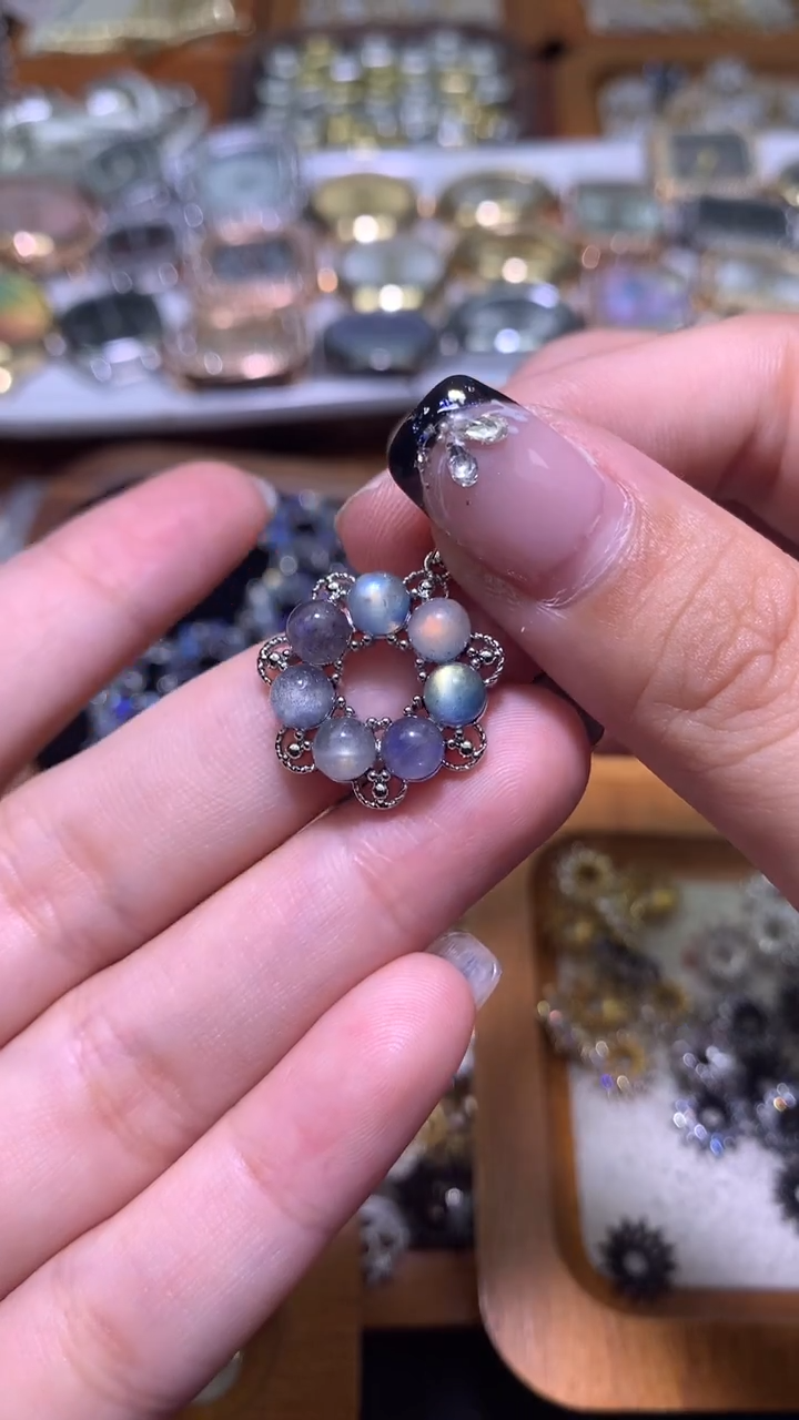 锆石合金灰月光吊坠10元1个