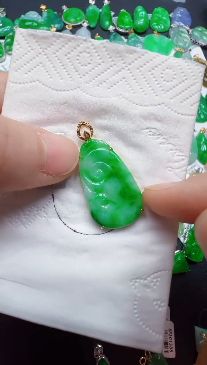 【闪购商品】翡翠吊坠(不含链)18K金镶嵌1380
