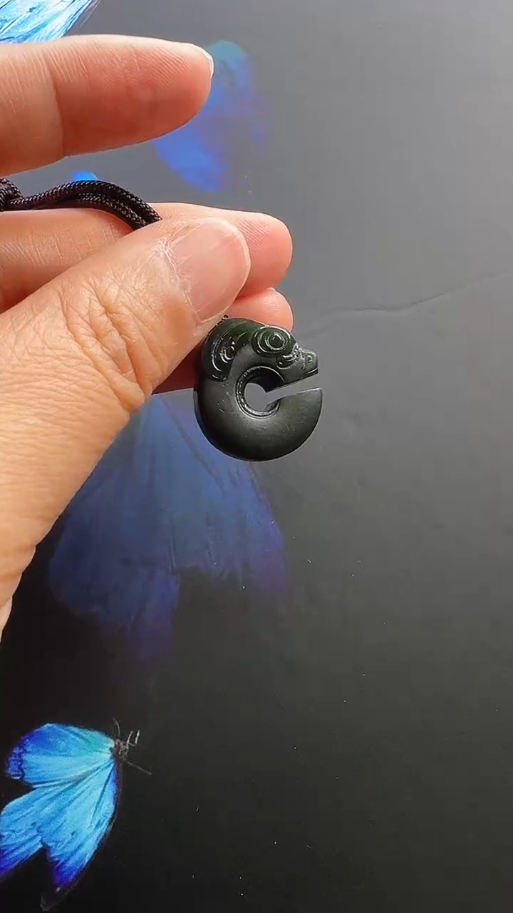 颈饰未镶嵌和田玉吊坠