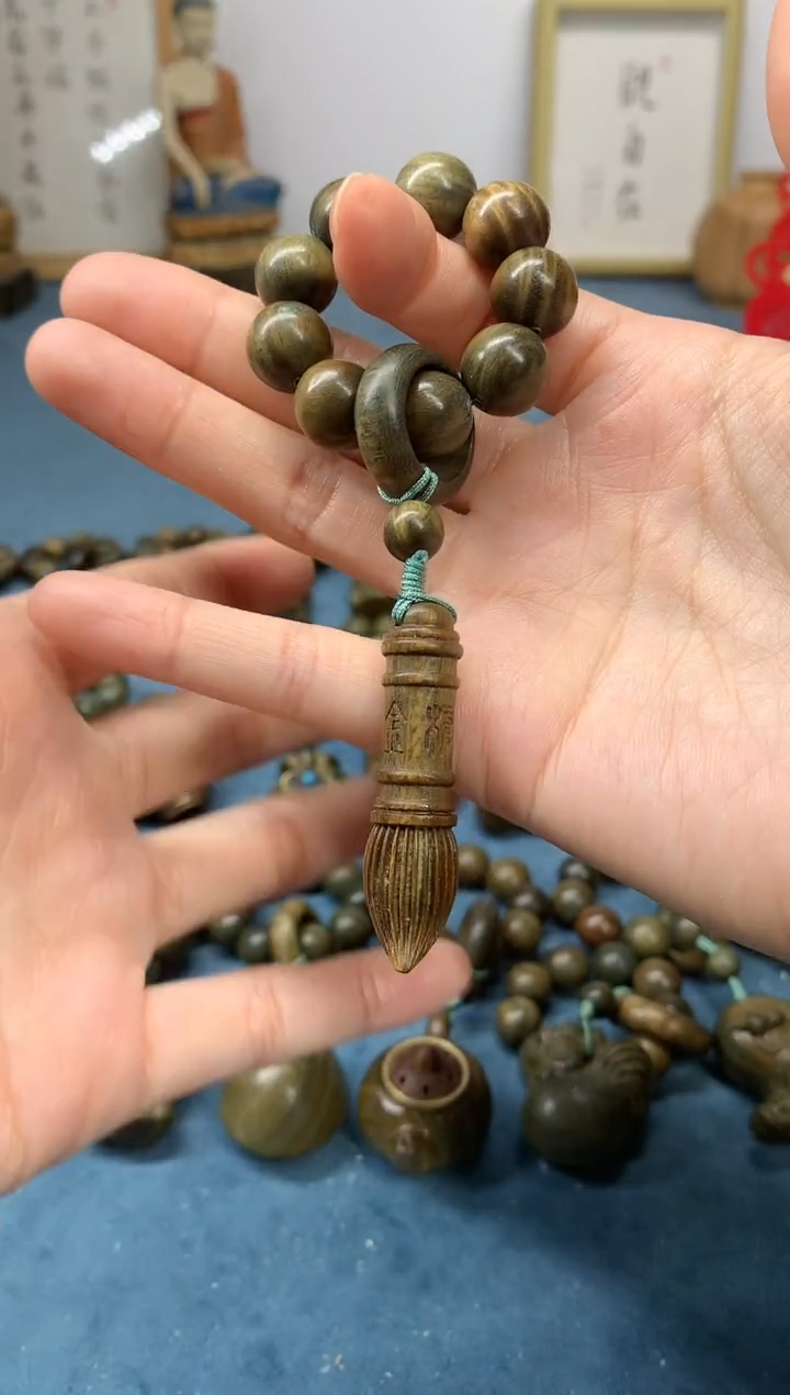 【闪购商品】维腊木（绿檀）把件金榜题名