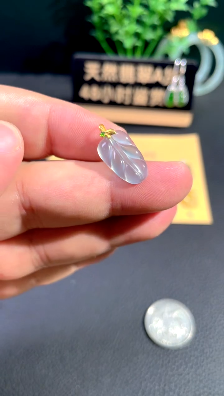 颈饰18K金镶嵌翡翠翡翠