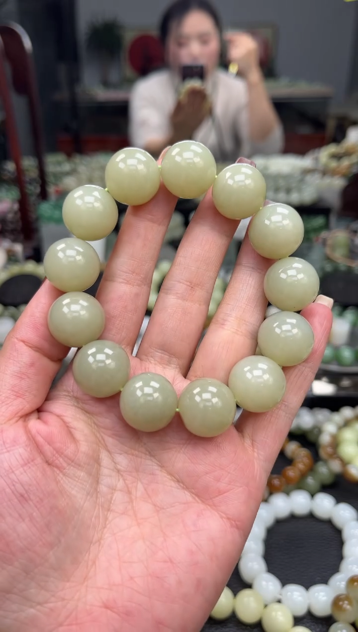 【闪购商品】和田玉手串未镶嵌新疆且末奶油黄卡18
