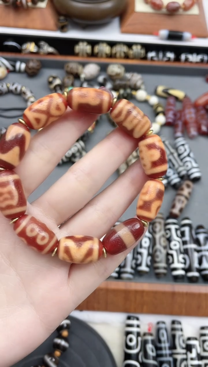 【闪购商品】玛瑙/玉髓手串未镶嵌金蟾高品桶珠手串