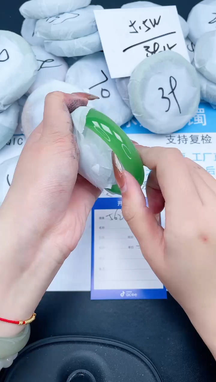 【闪购商品】石英质玉手镯未镶嵌562-