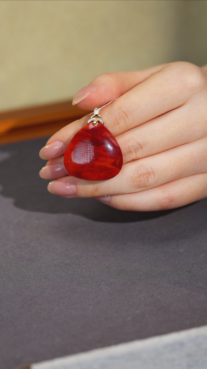 吊坠(不含链)18K金镶嵌南红玛瑙原矿D8-5