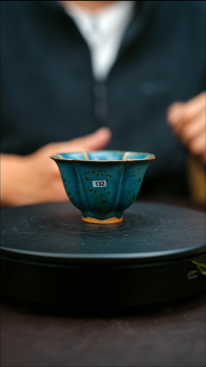 132#原矿钧瓷炉钧釉花口杯