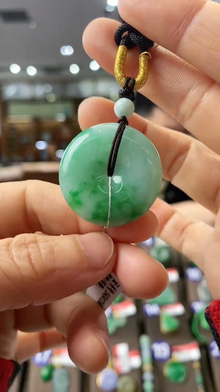 【闪购商品】翡翠颈饰未镶嵌平安扣