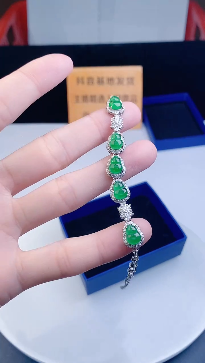 颈饰未镶嵌翡翠·