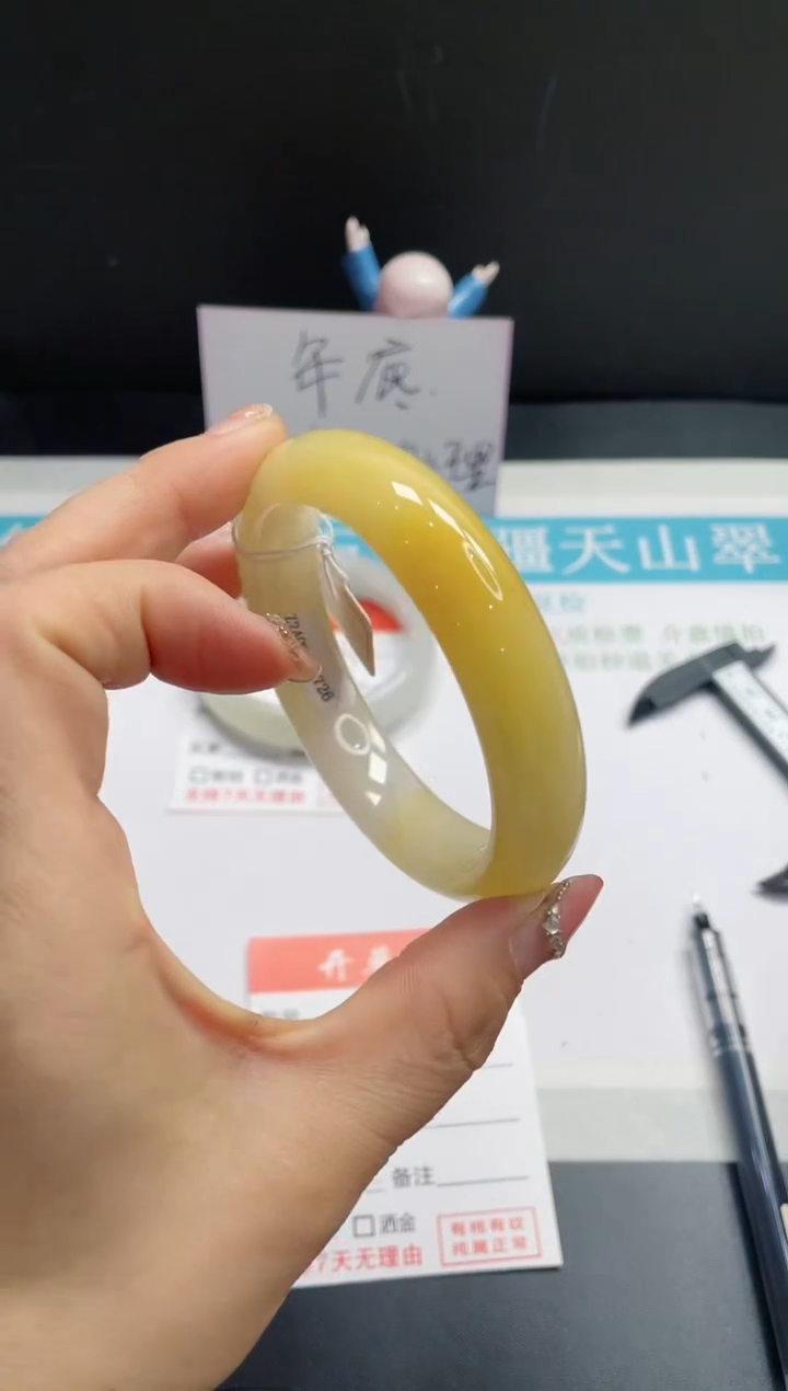 【闪购商品】石英质玉手镯未镶嵌106