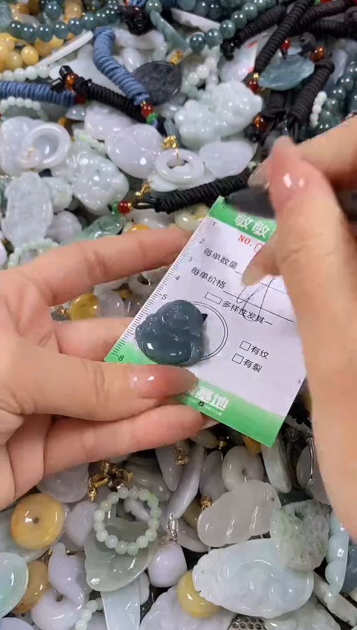 【闪购商品】翡翠颈饰未镶嵌闪购0107325多样性发其一