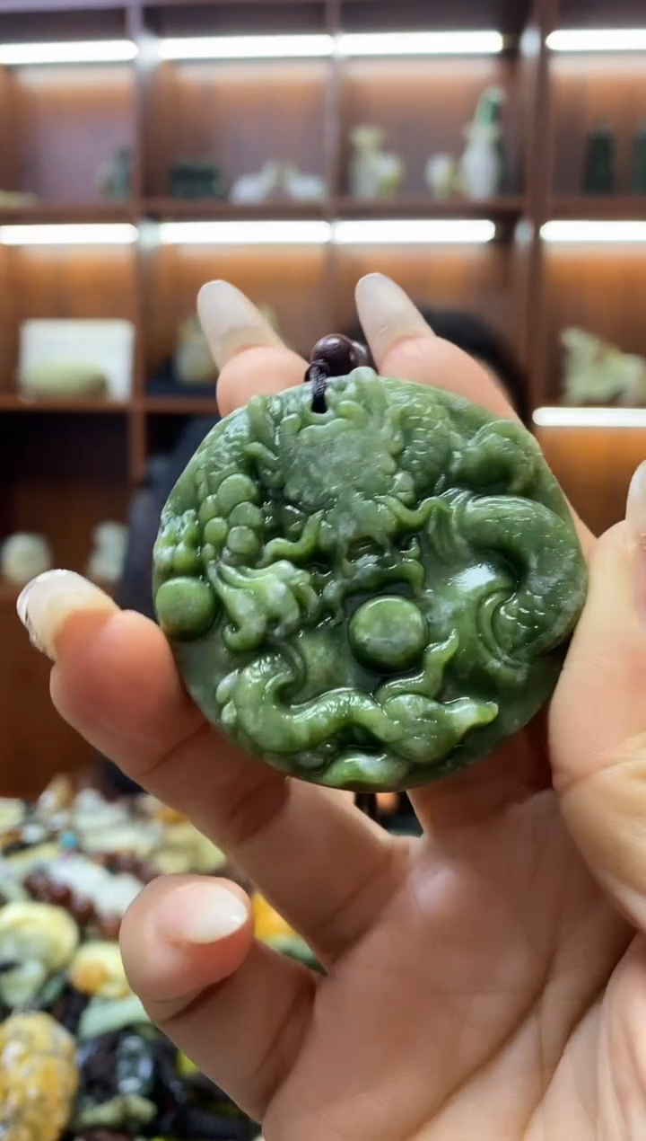 未镶嵌蛇纹石玉吊坠     