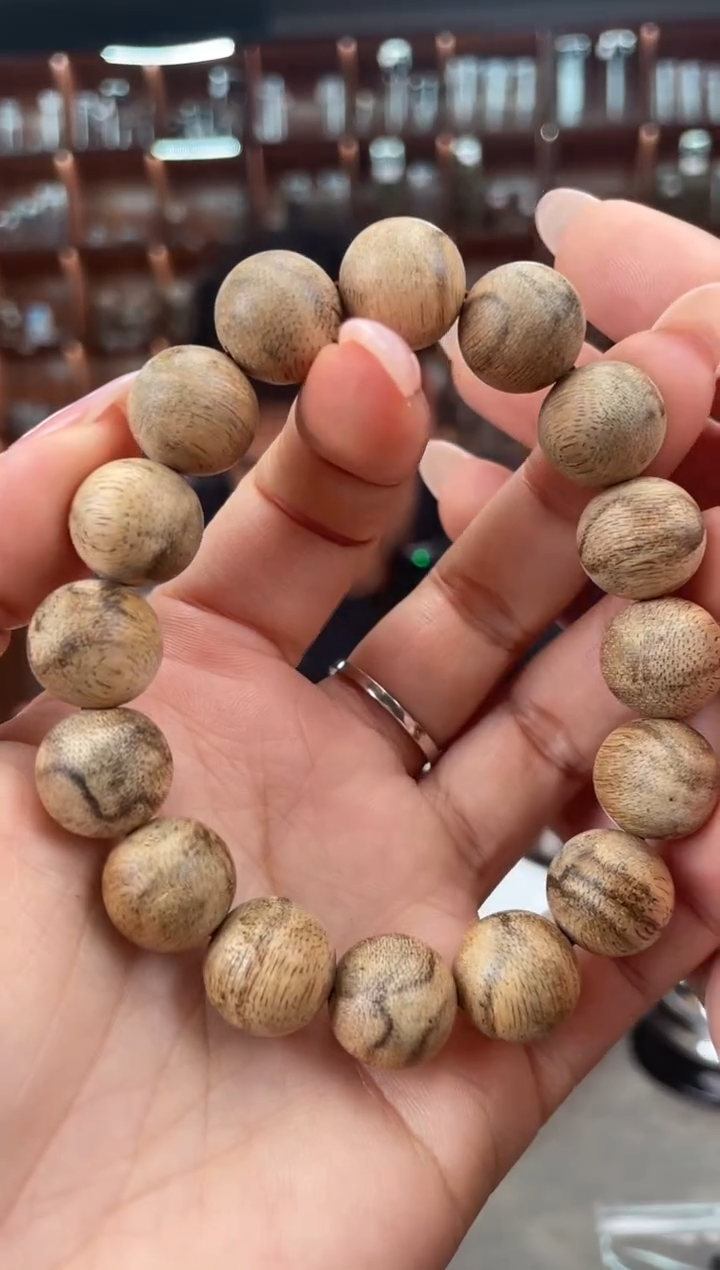 【闪购商品】沉香手串92号海南鸡母虫多样性发一条