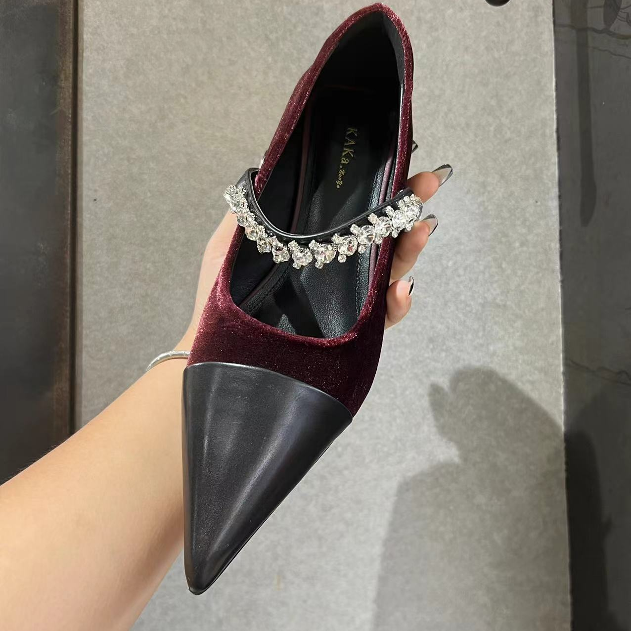 2024豆豆卡卡诺亚1827 水钻一字扣尖头高跟鞋