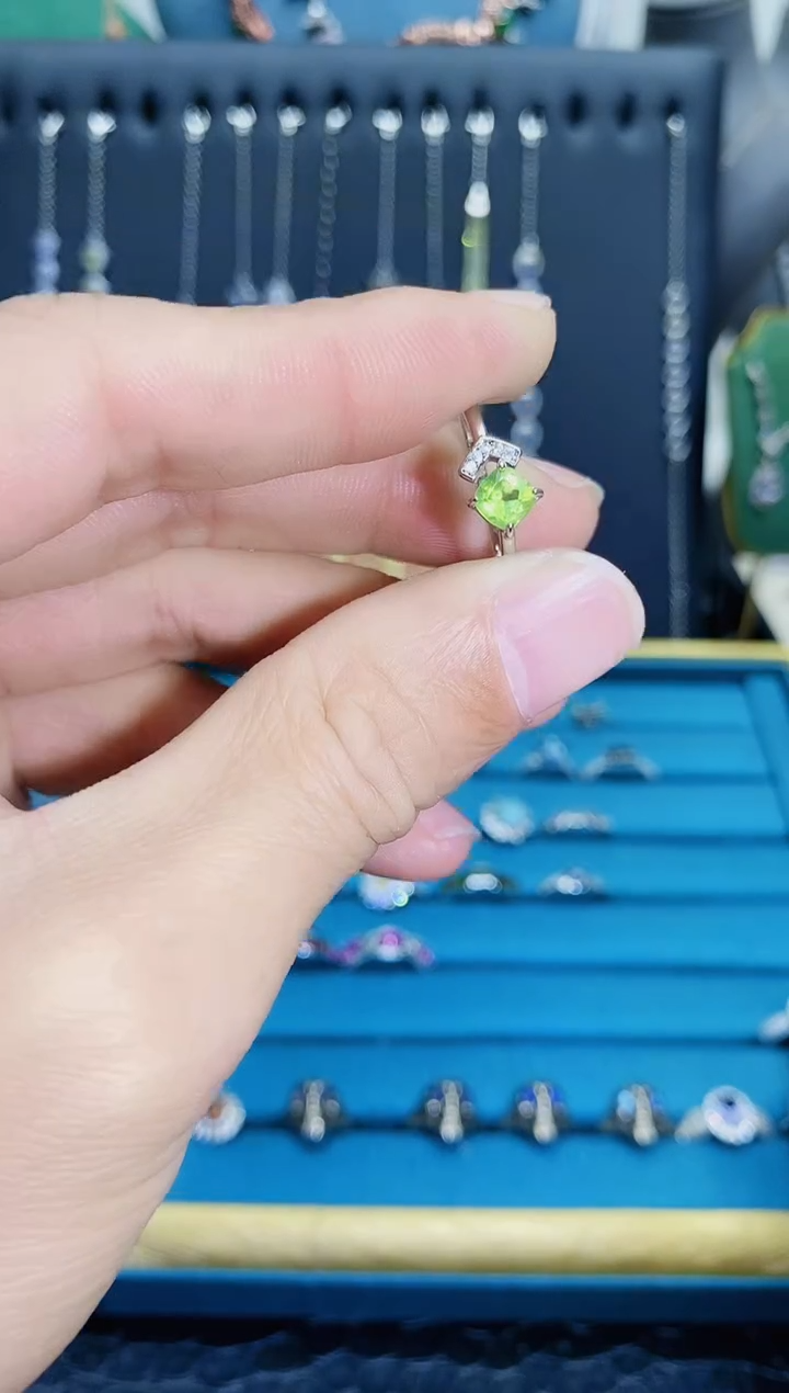 【闪购商品】橄榄石戒指银S925镶嵌1121