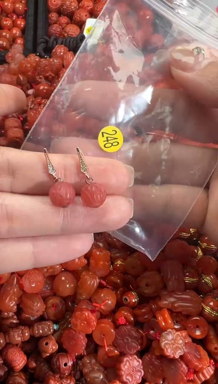 南红玛瑙未镶嵌颈饰1