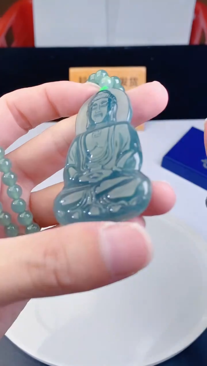 颈饰未镶嵌翡翠  