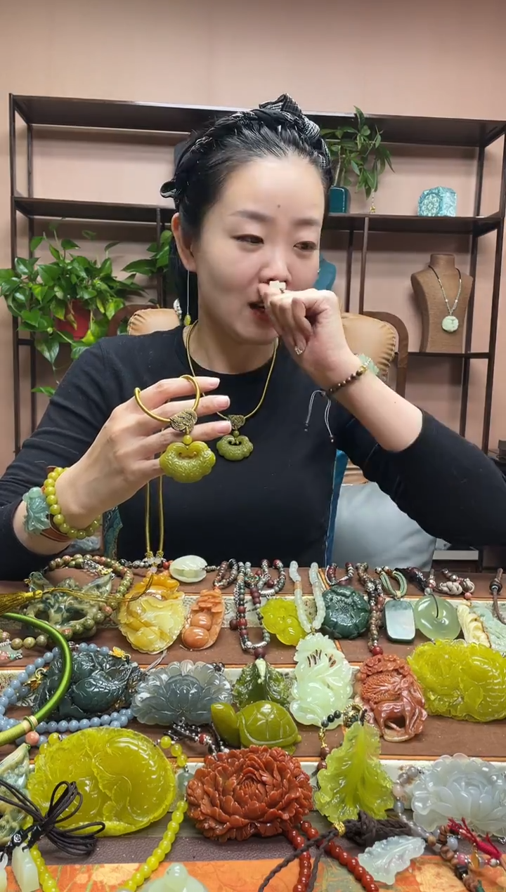 未镶嵌岫玉吊坠多样性发货发其中之一